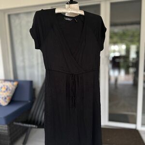 Nicole Miller Black V-Neck Sheath Midi Dress